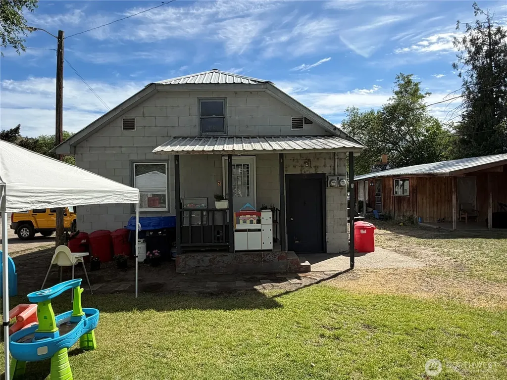 309 E 7th Street Tonasket WA 98855