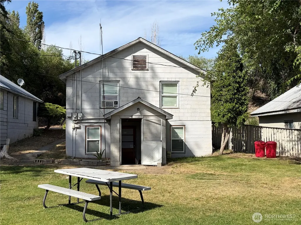 309 E 7th Street Tonasket WA 98855