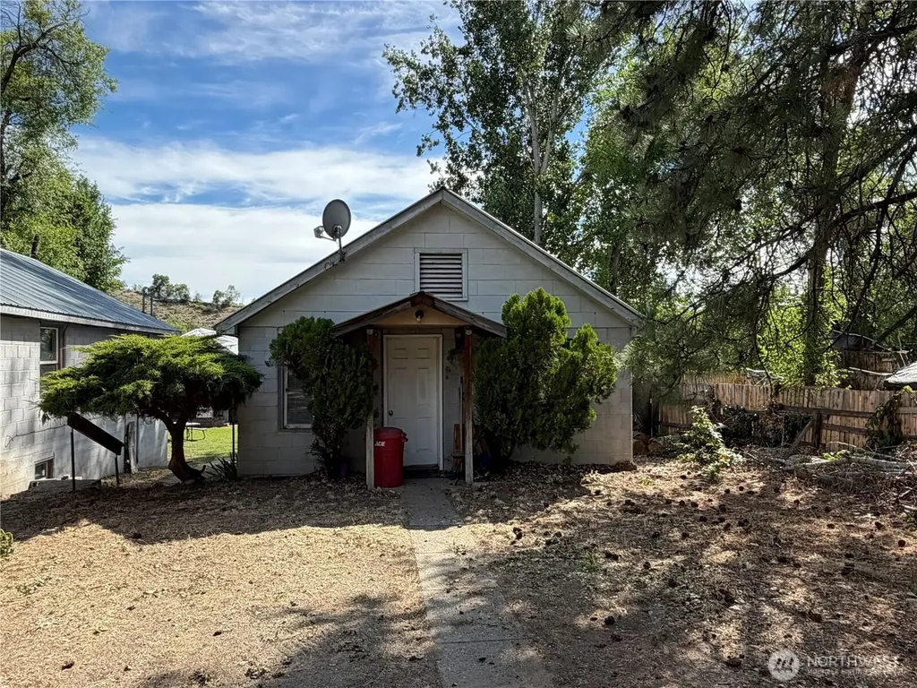309 E 7th Street Tonasket WA 98855