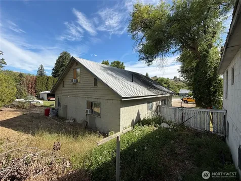 309 E 7th Street Tonasket WA 98855