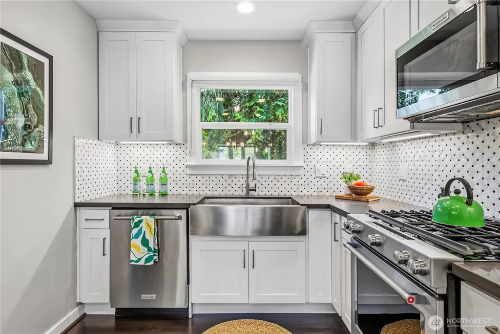 521 NE 85th Seattle WA 98115