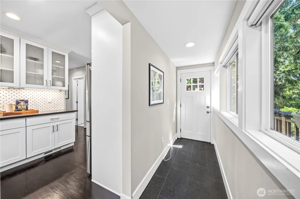 521 NE 85th Seattle WA 98115