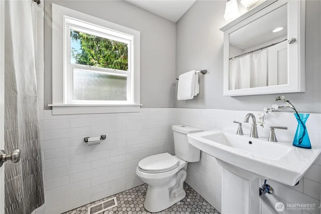 521 NE 85th Seattle WA 98115