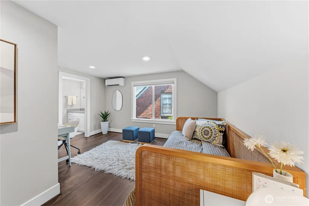 521 NE 85th Seattle WA 98115