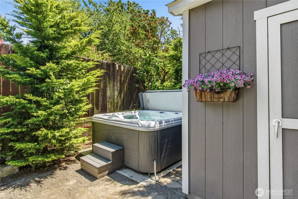 521 NE 85th Seattle WA 98115