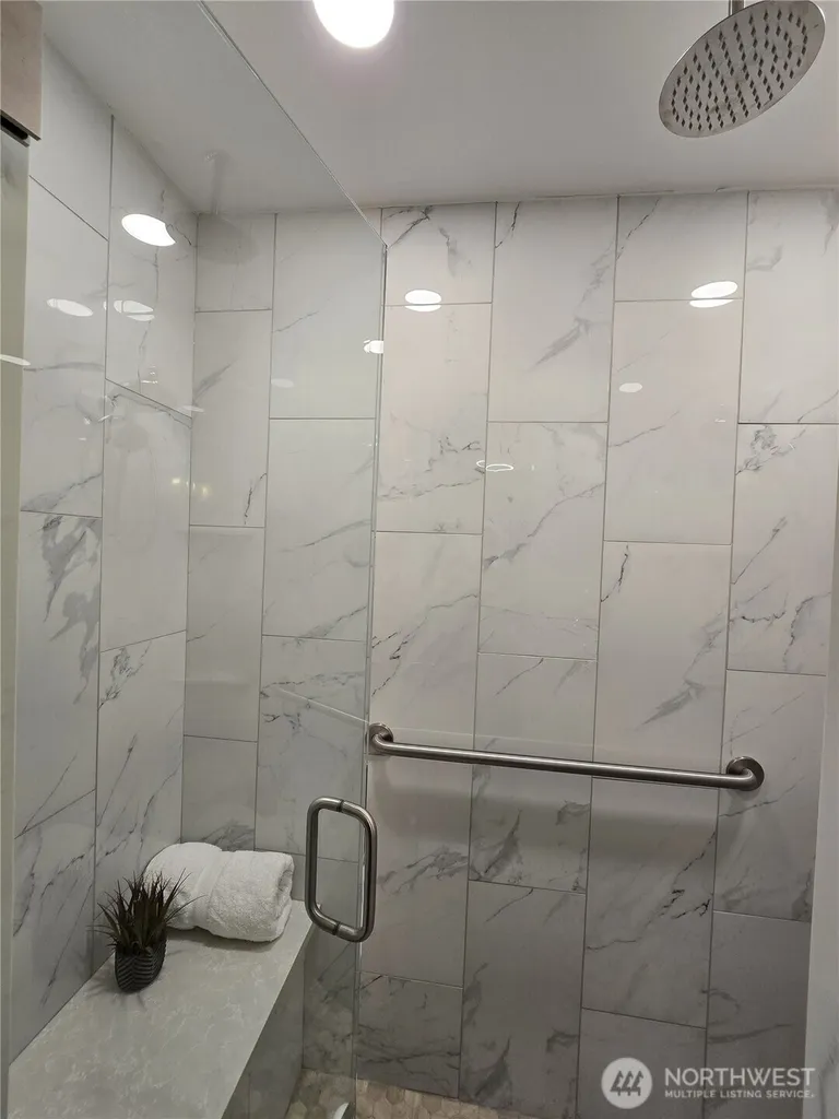 31207 W Lake Morton Drive SE Kent WA 98042