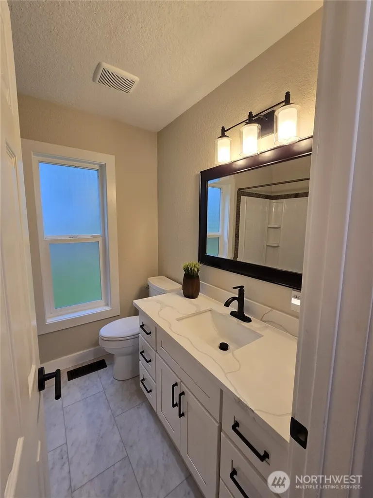 31207 W Lake Morton Drive SE Kent WA 98042