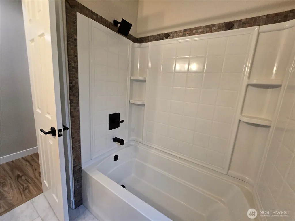 31207 W Lake Morton Drive SE Kent WA 98042