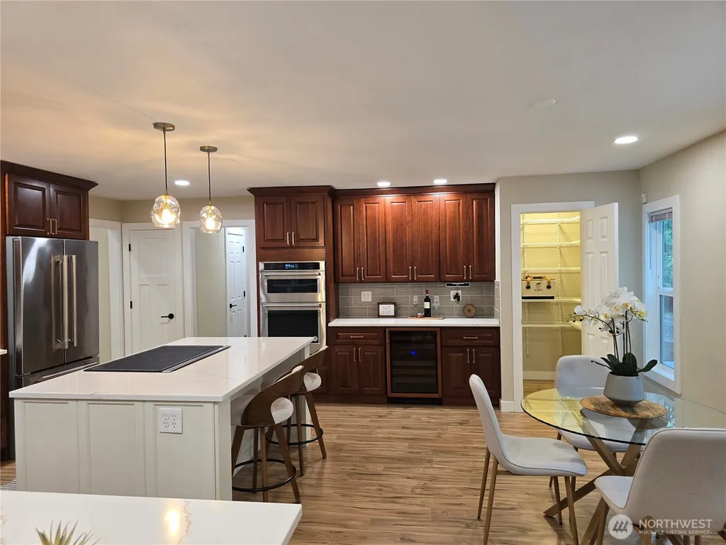 31207 W Lake Morton Drive SE Kent WA 98042