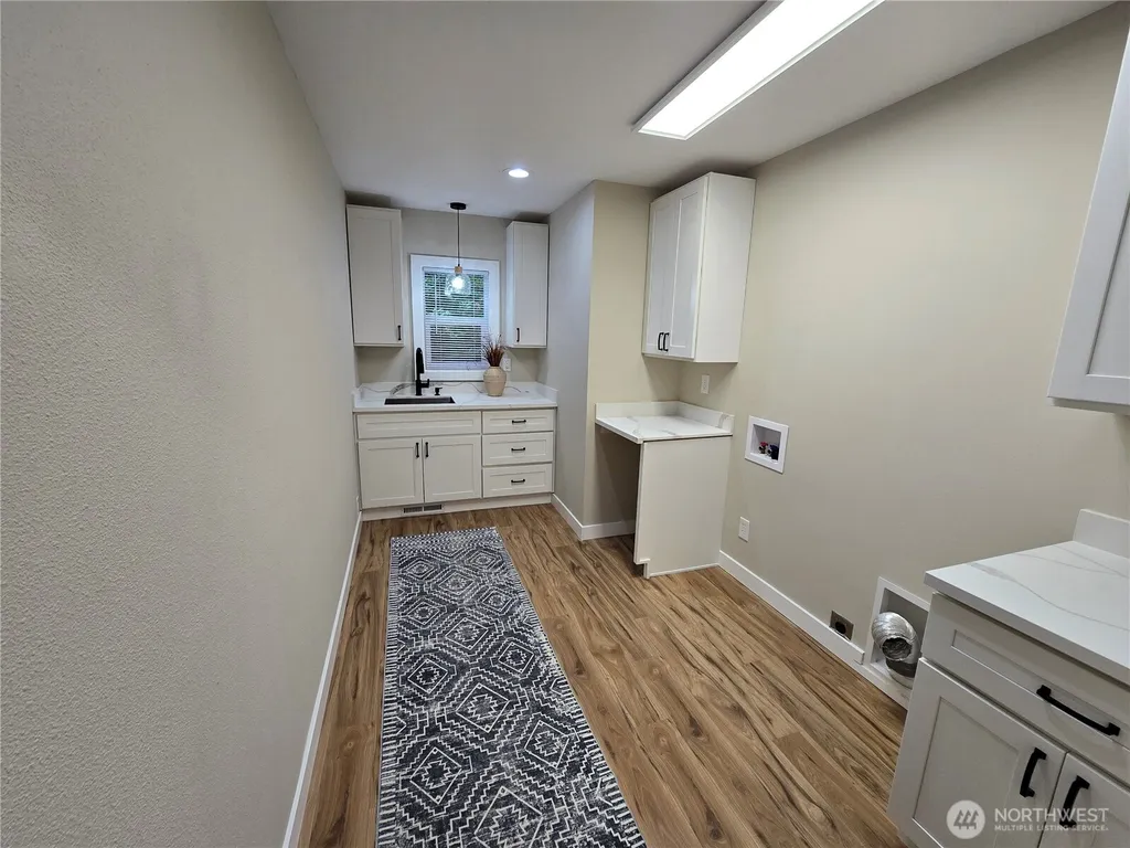 31207 W Lake Morton Drive SE Kent WA 98042