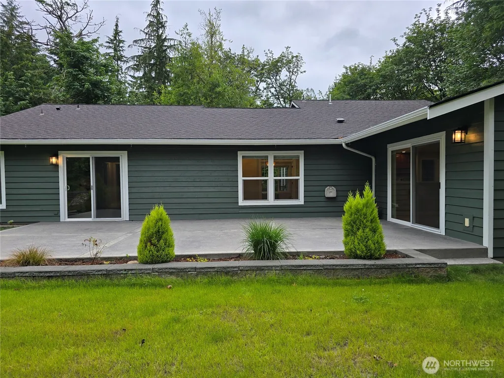 31207 W Lake Morton Drive SE Kent WA 98042