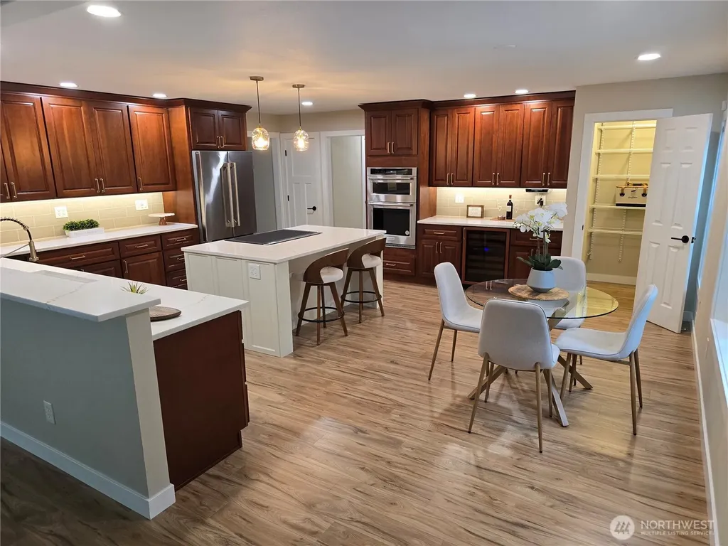 31207 W Lake Morton Drive SE Kent WA 98042