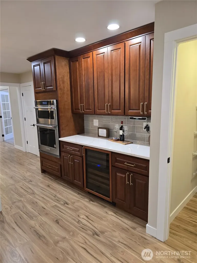 31207 W Lake Morton Drive SE Kent WA 98042