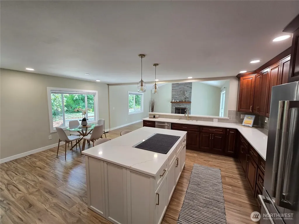 31207 W Lake Morton Drive SE Kent WA 98042