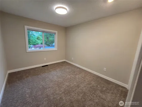 31207 W Lake Morton Drive SE Kent WA 98042