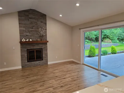 31207 W Lake Morton Drive SE Kent WA 98042