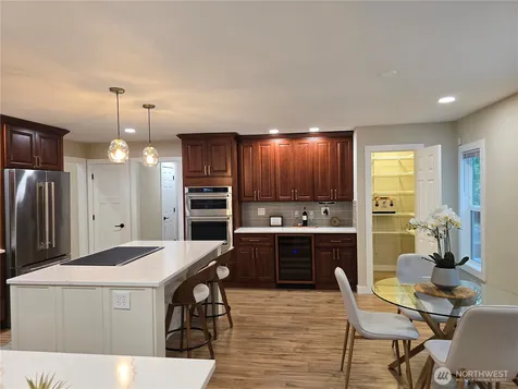 31207 W Lake Morton Drive SE Kent WA 98042