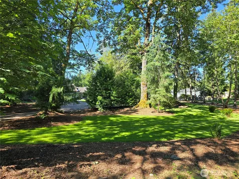 31207 W Lake Morton Drive SE Kent WA 98042