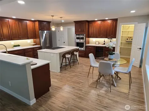 31207 W Lake Morton Drive SE Kent WA 98042