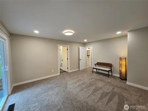 31207 W Lake Morton Drive SE Kent WA 98042