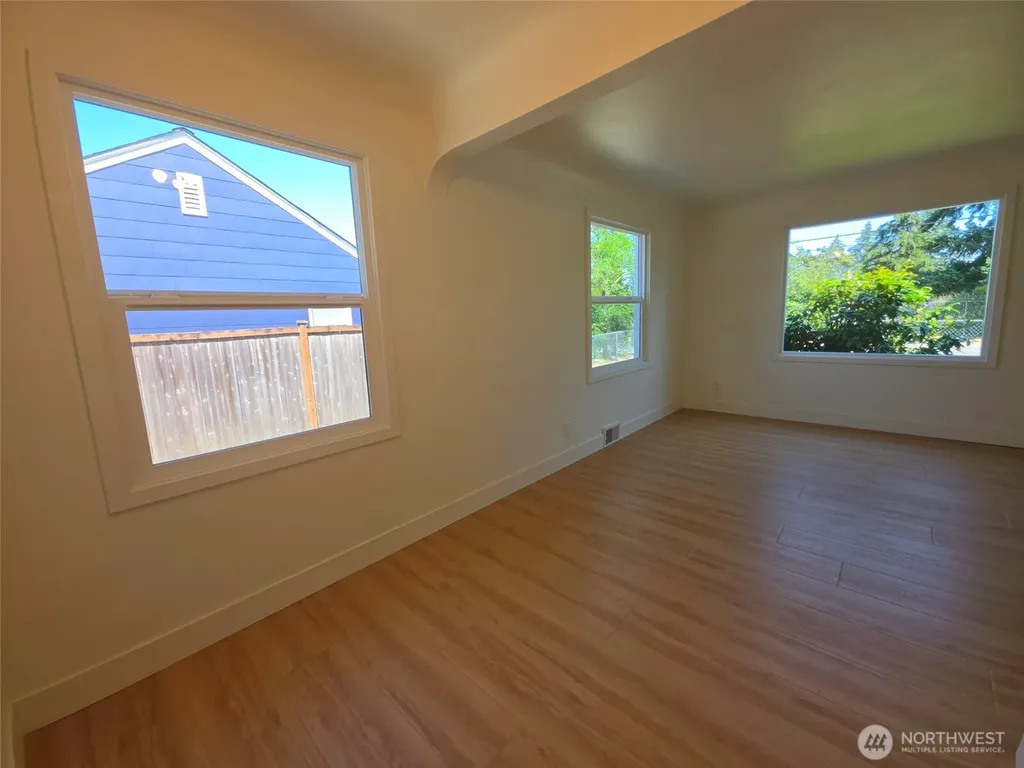 818 118th Street S Tacoma WA 98444