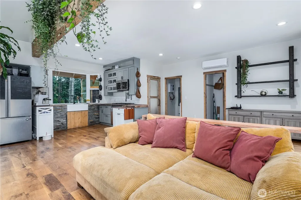 151 E Skyview Drive Union WA 98592