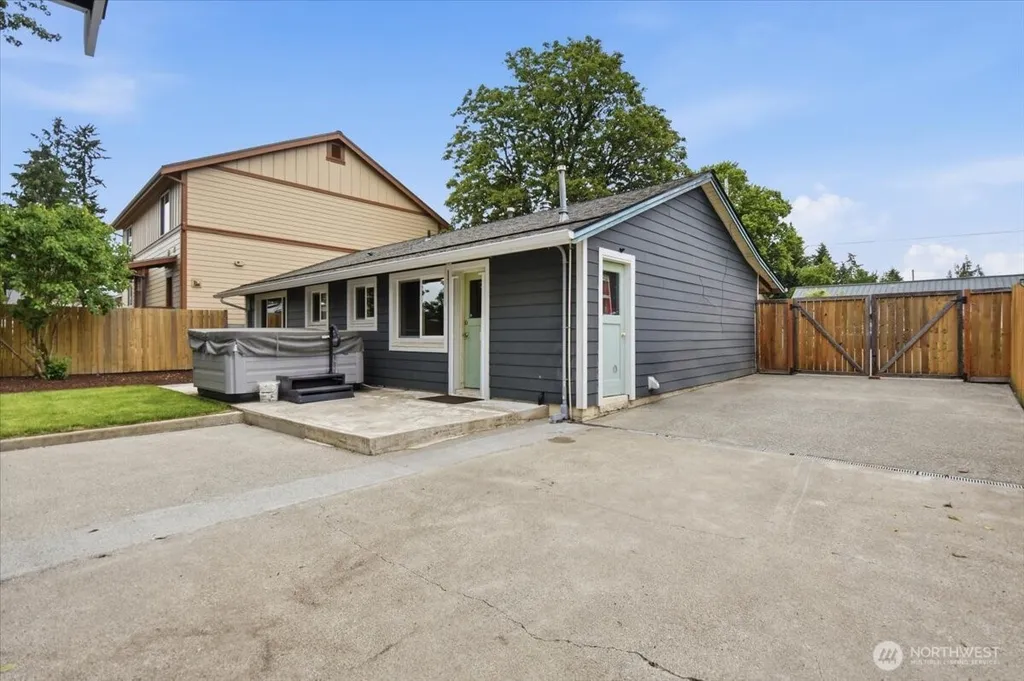 851 Pierce Avenue NE Renton WA 98056