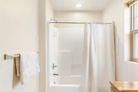 6617 198th Place SW Lynnwood WA 98036