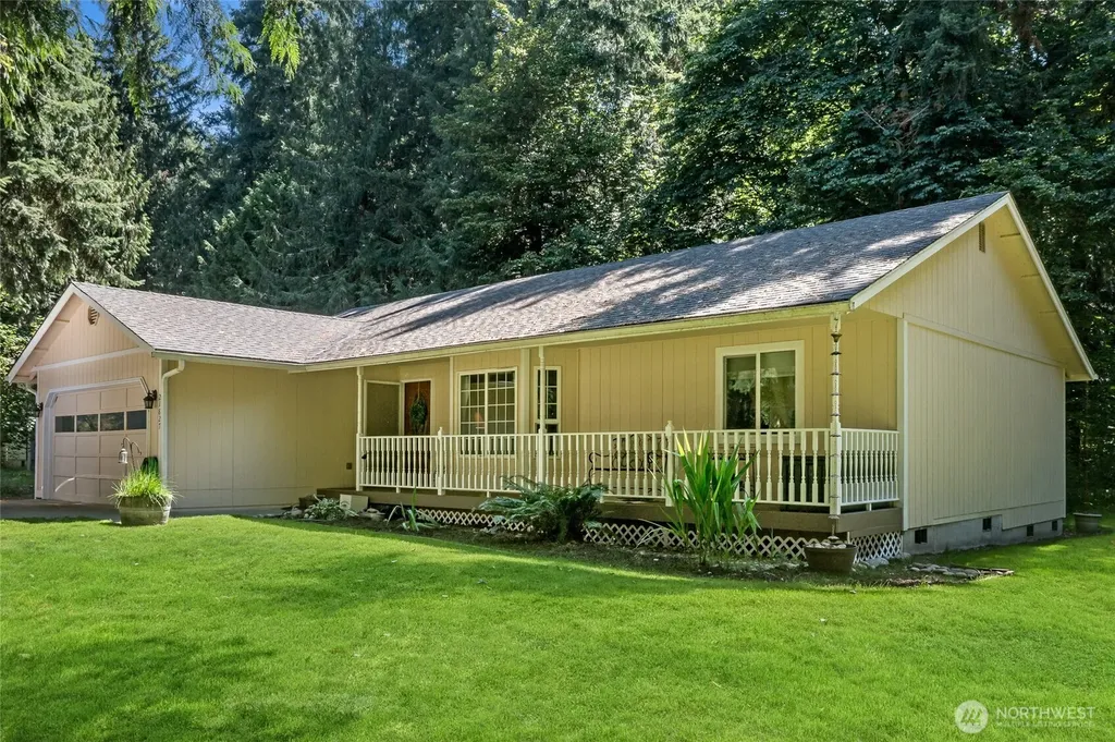 21827 Crest Lane SE Yelm WA 98597