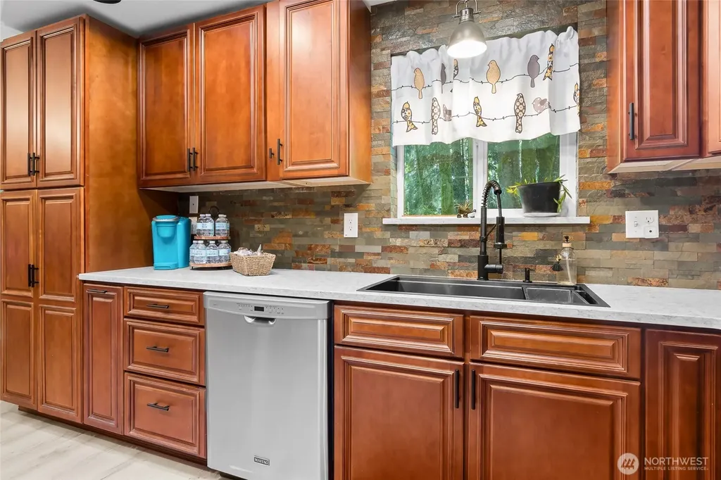 21827 Crest Lane SE Yelm WA 98597