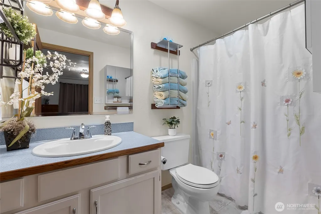 21827 Crest Lane SE Yelm WA 98597