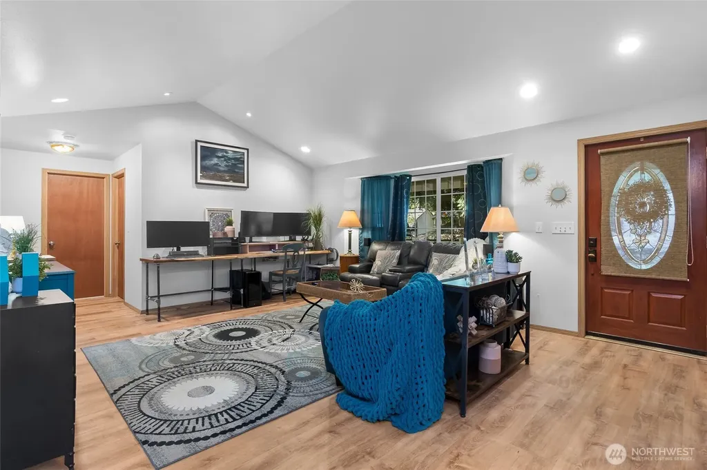 21827 Crest Lane SE Yelm WA 98597