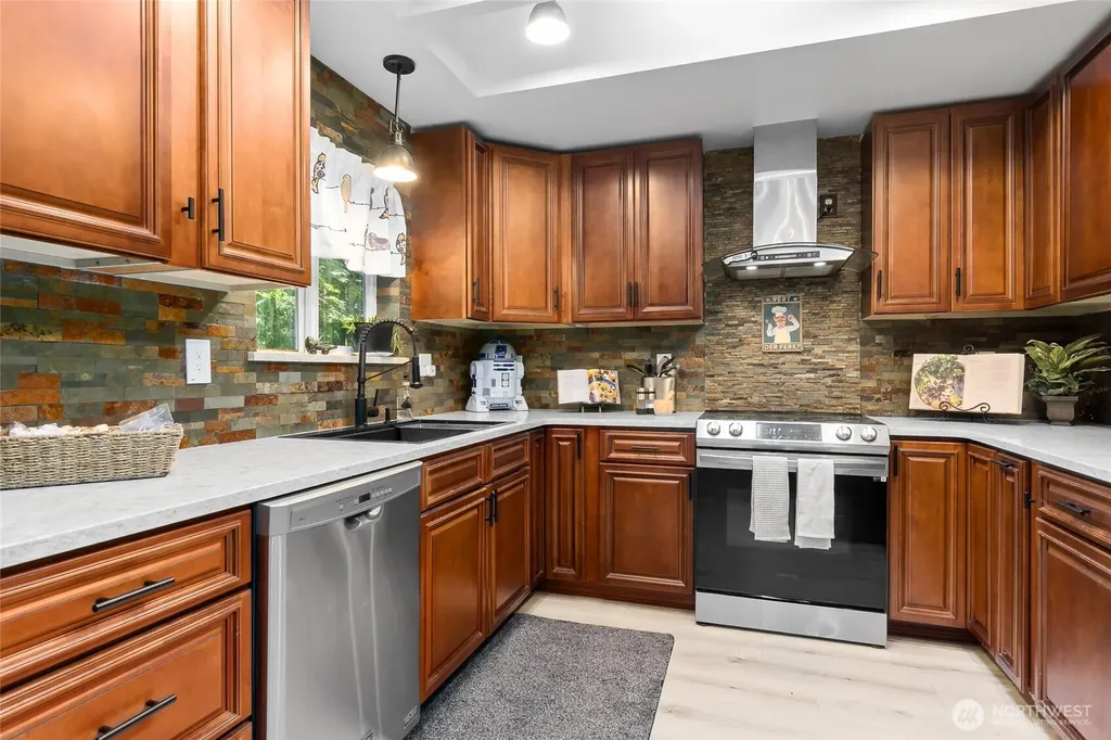 21827 Crest Lane SE Yelm WA 98597