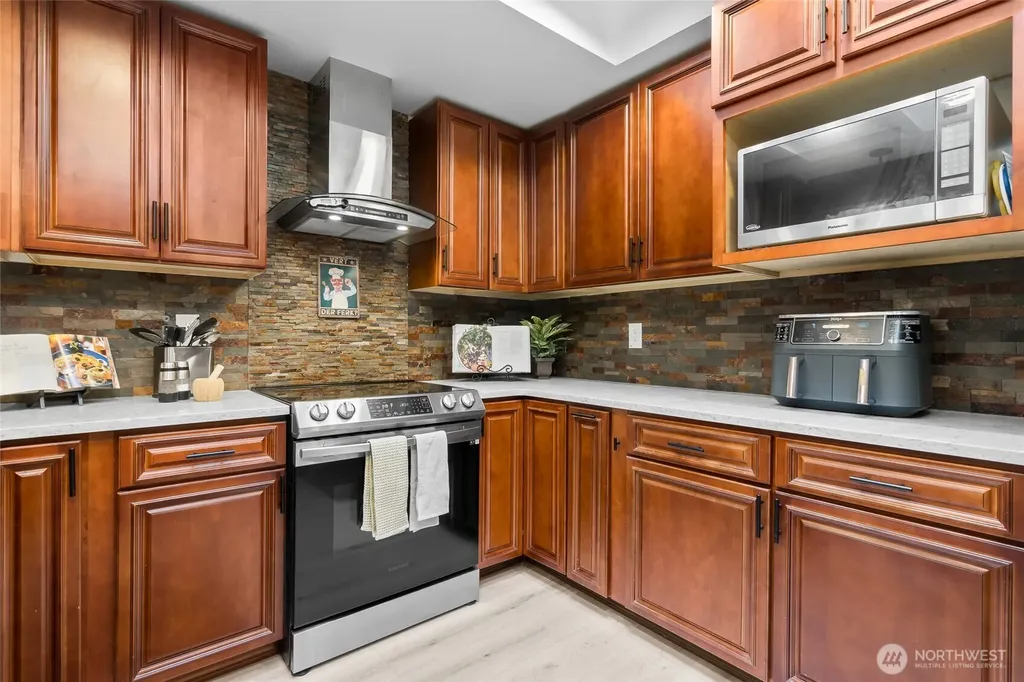 21827 Crest Lane SE Yelm WA 98597