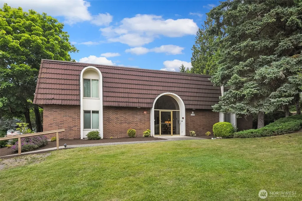 11208 NE 68th Kirkland WA 98033