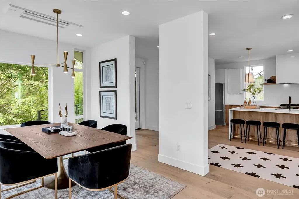 427 102nd Avenue SE Bellevue WA 98004