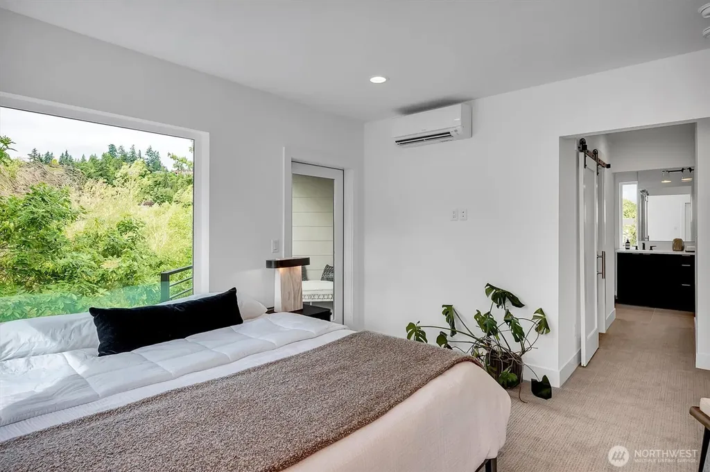 427 102nd Avenue SE Bellevue WA 98004