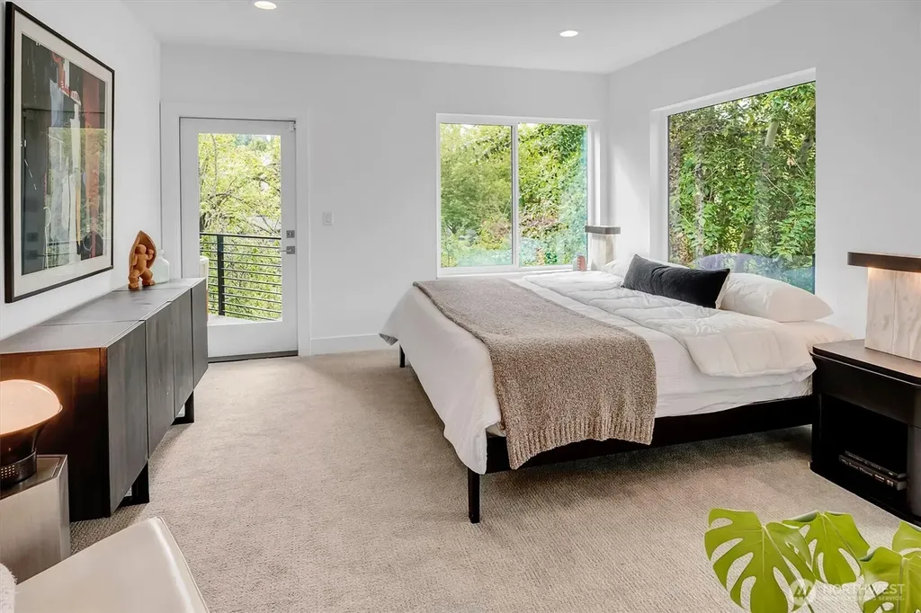 427 102nd Avenue SE Bellevue WA 98004