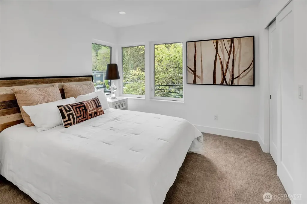 427 102nd Avenue SE Bellevue WA 98004