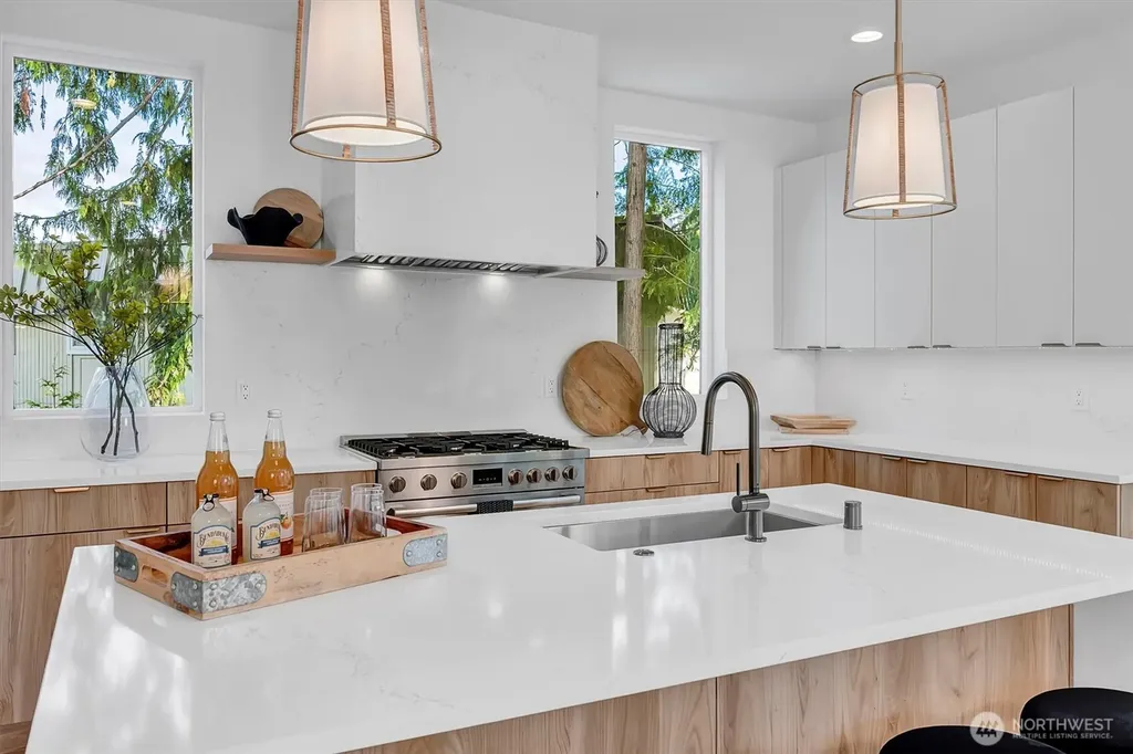 427 102nd Avenue SE Bellevue WA 98004