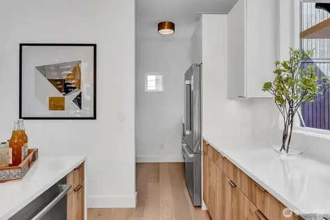 427 102nd Avenue SE Bellevue WA 98004