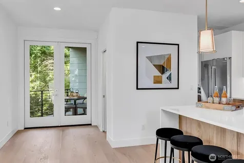 427 102nd Avenue SE Bellevue WA 98004
