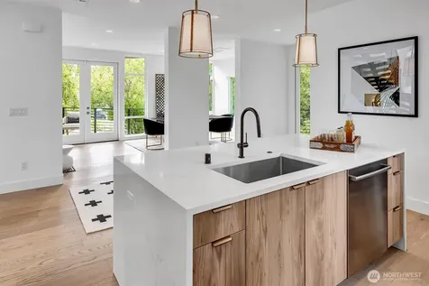 427 102nd Avenue SE Bellevue WA 98004