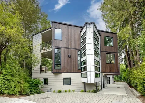 427 102nd Avenue SE Bellevue WA 98004
