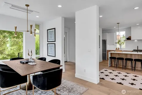427 102nd Avenue SE Bellevue WA 98004