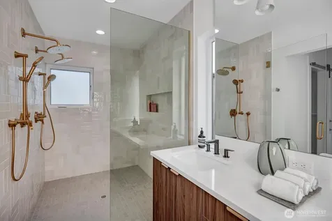 427 102nd Avenue SE Bellevue WA 98004