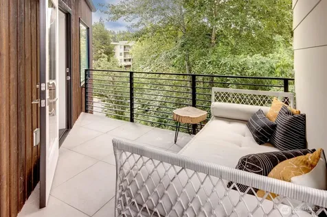 427 102nd Avenue SE Bellevue WA 98004