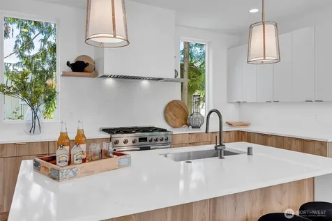 427 102nd Avenue SE Bellevue WA 98004