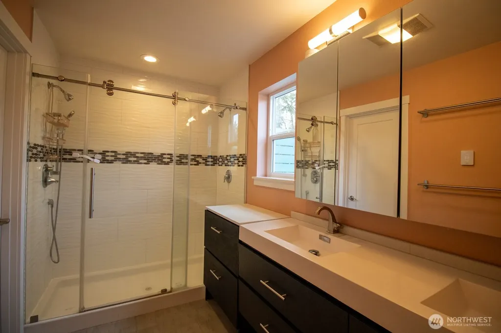 744 SE Evergreen Avenue Ocean Shores WA 98502