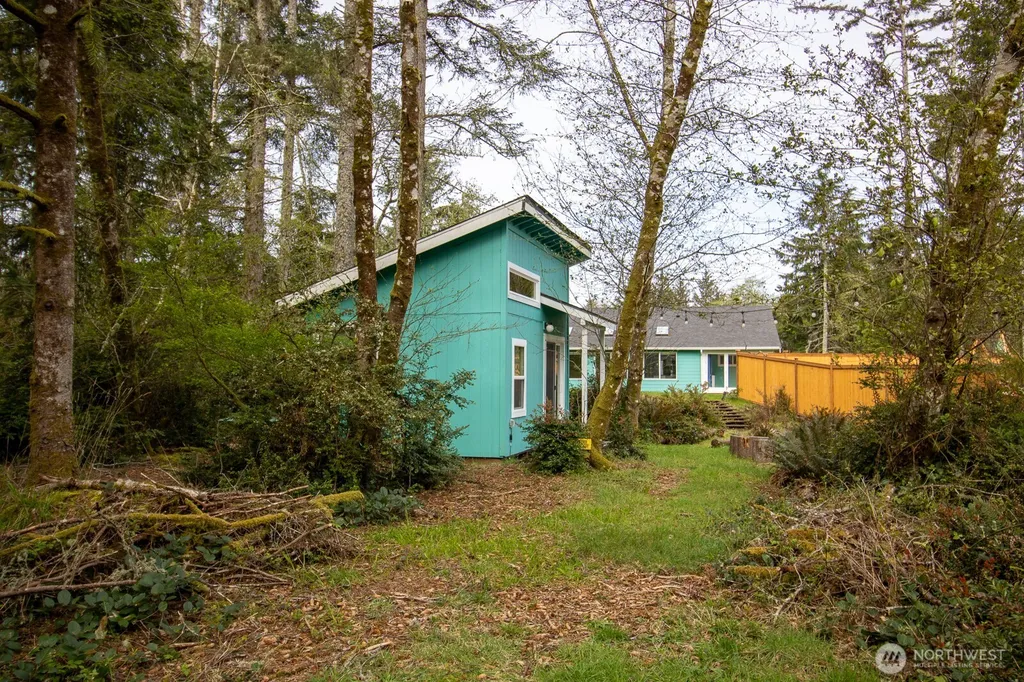 744 SE Evergreen Avenue Ocean Shores WA 98502